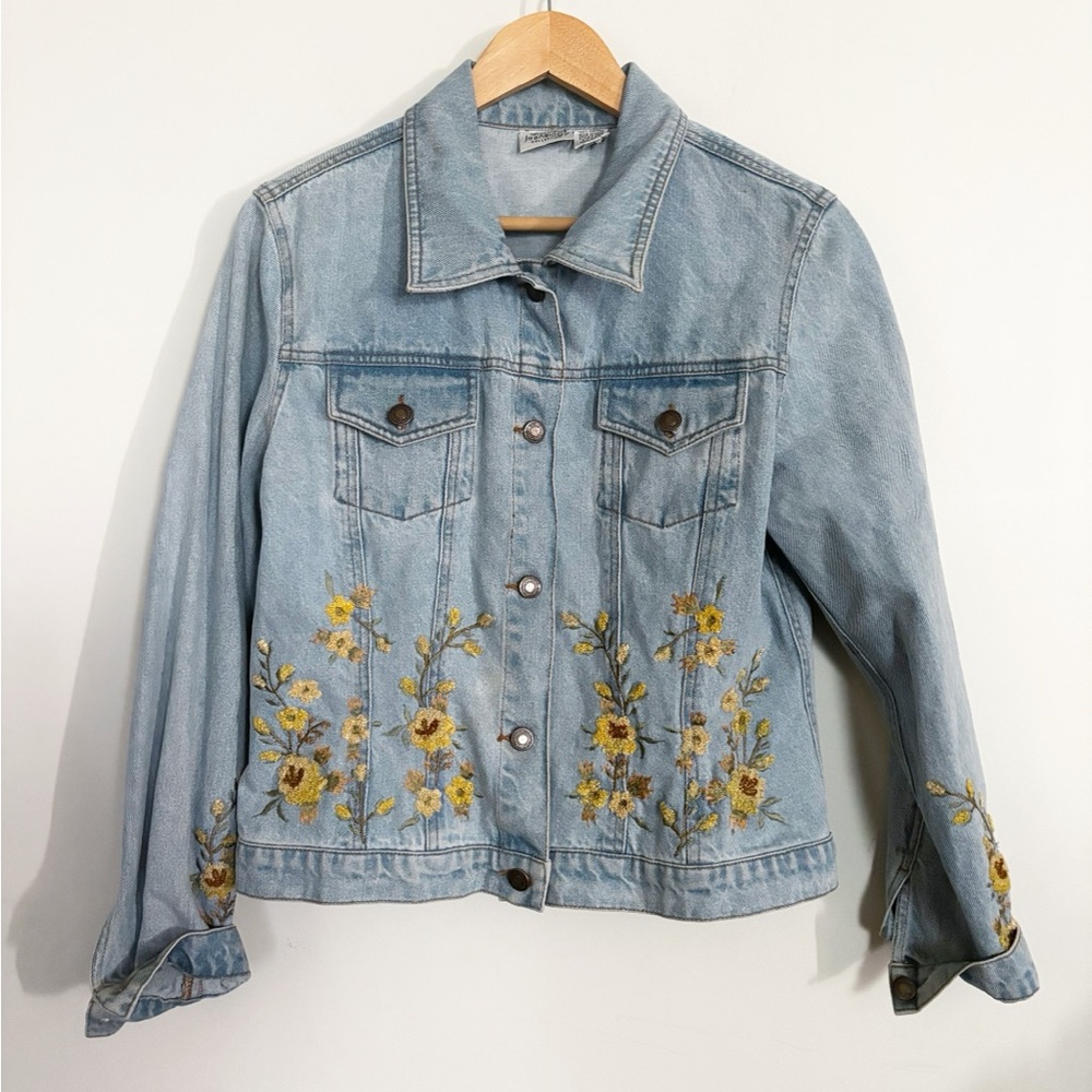 Embroidered 90’s Y2K anthro-style floral jean jacket size S/M